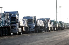 ガザ入りの支援物資トラックが一気にゼロ、戦闘再開の１日