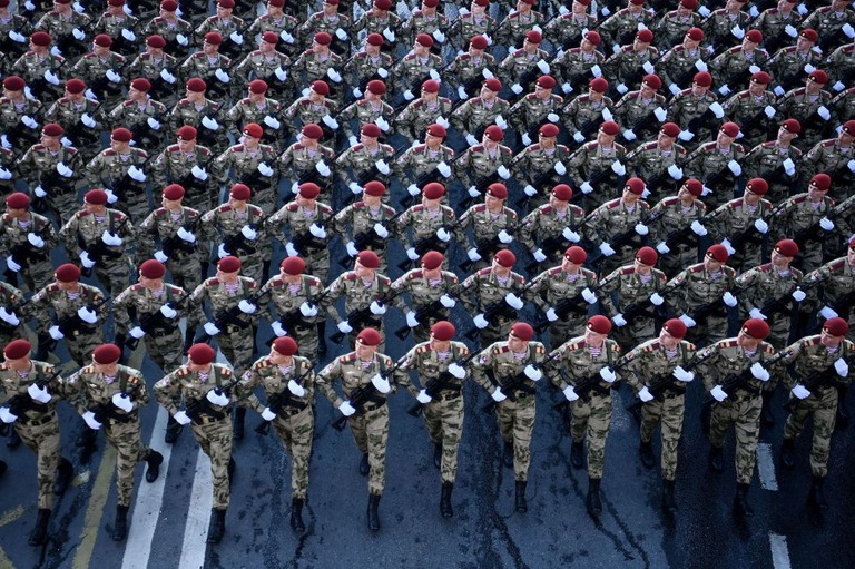 プーチン大統領はロシア軍に対し、兵力を１７万人増員するよう指示した/Kirill Kudryavstev/AFP/Getty Images/File