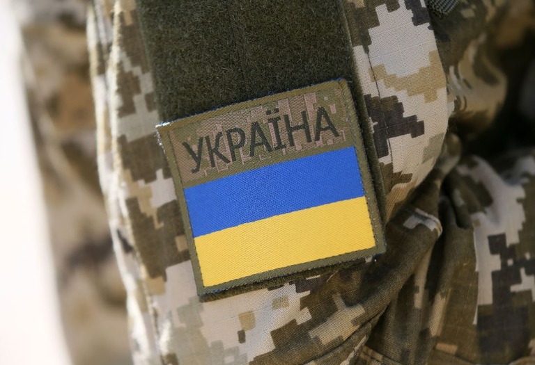 投降したウクライナ兵をロシア兵が殺害したとされる映像が浮上し、ウクライナ検察が捜査を行っている/NurPhoto/Getty Images