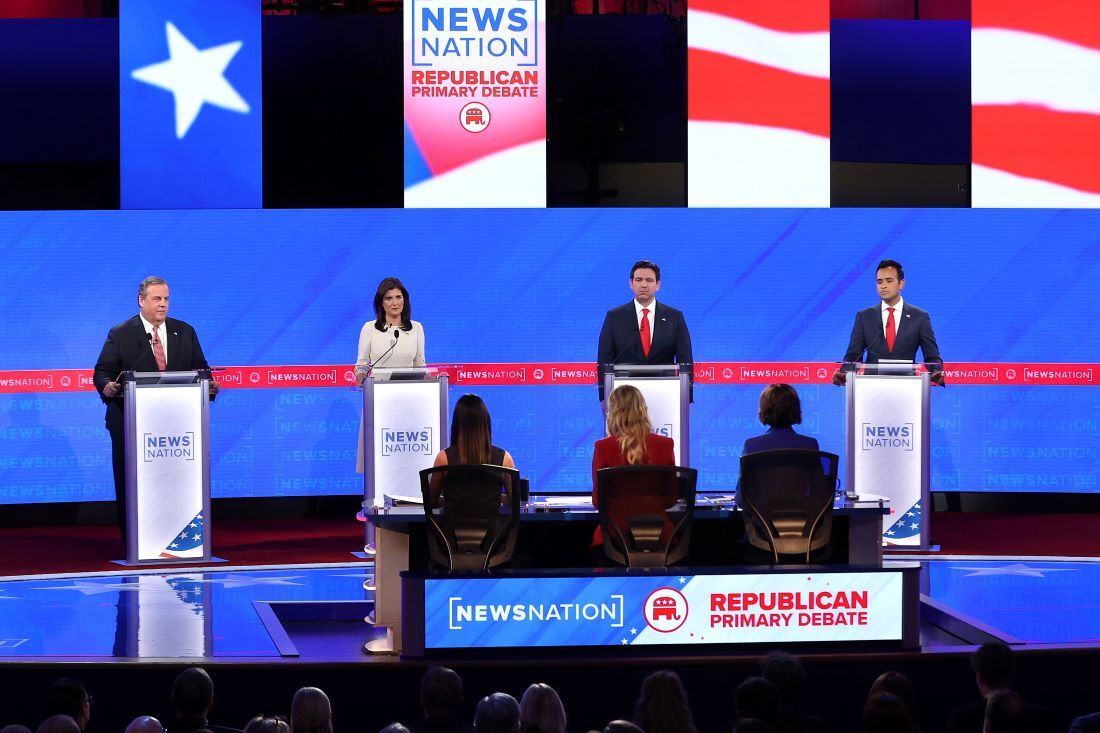 ４人に絞り込まれた共和党の候補者たちが、４回目の討論会で論戦を繰り広げた/Justin Sullivan/Getty Images North America/Getty Images