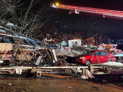 米テネシー州で竜巻　６人死亡、３万５０００軒が停電