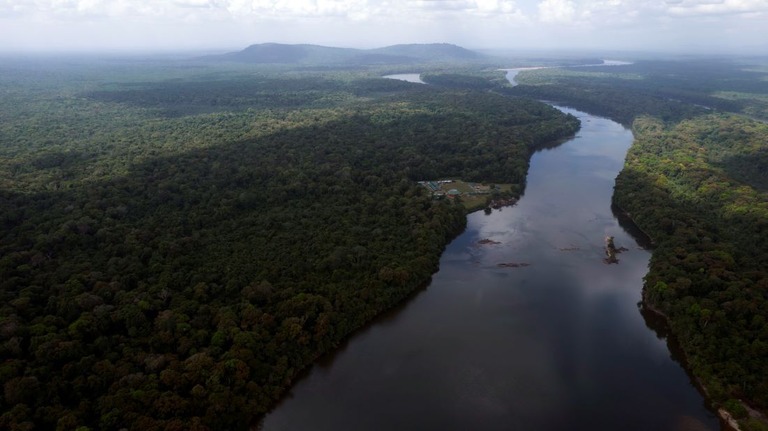 南米ガイアナを流れるエセキボ川/Juan Pablo Arraez/AP