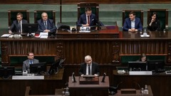 ポーランド議会、与党に不信任　８年ぶりの政権交代へ