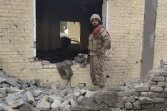 軍の施設や警察署に相次ぐ襲撃、兵士２３人死亡　今年最多の犠牲者　パキスタン