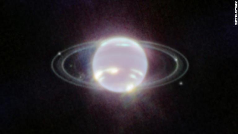 ウェッブ望遠鏡が捉えた海王星。ここ３０年あまりで最も鮮明な画像となっている/NASA/ESA/CSA/STScI
