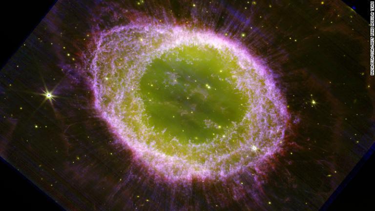 環状星雲が息をのむほど克明に見える合成画像/NASA/ESA/CSA/JWST Ring Nebula Team