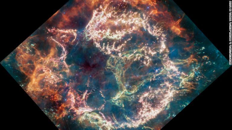 超新星残骸「カシオペヤ座Ａ」を捉えたこのウェッブ望遠鏡の画像には驚くような細部が写っている/NASA/ESA/CSA/D. D. Milisavljevic/T. Temim/I. De Looze
