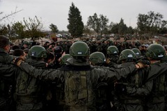 ガザ地区への進入に向けて準備するイスラエル軍兵士ら＝１２月１３日