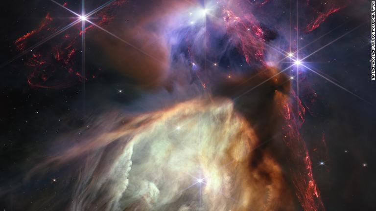 「へびつかい座ロー星」の雲で太陽のような星が誕生する様子/Space Telescope Science Institut/NASA/ESA/CSA/Klaus Pontoppidan