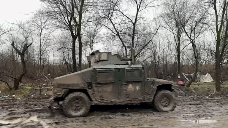 前線のウクライナ軍には、負傷兵を退避させる小型車両の数も限られているのが実情だ/Christian Streib/CNN