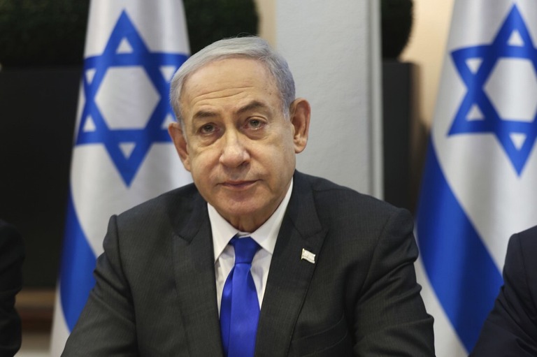 イスラエルのネタニヤフ首相＝１７日、イスラエル・テルアビブ/Menahem Kahana/Pool/AP