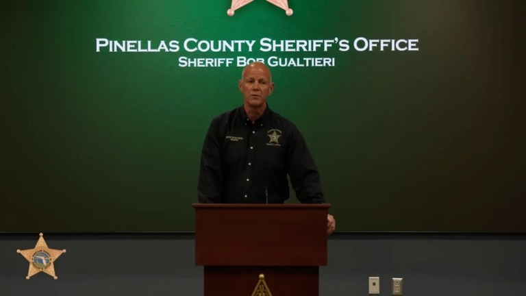 事件について説明するフロリダ州ピネラス郡の保安官/Pinellas County Sheriff's Office