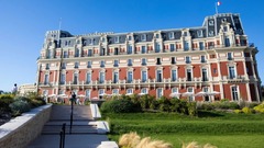 フランス高級ホテルのレストランでいじめ疑惑、ミシュラン星シェフが辞任