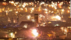 花火が打ち上げられた夜空＝ドイツ・ミュンヘン