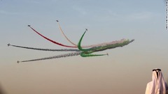 ドバイ航空ショーではアラブ首長国連邦（ＵＡＥ）のチームによる飛行も行われた