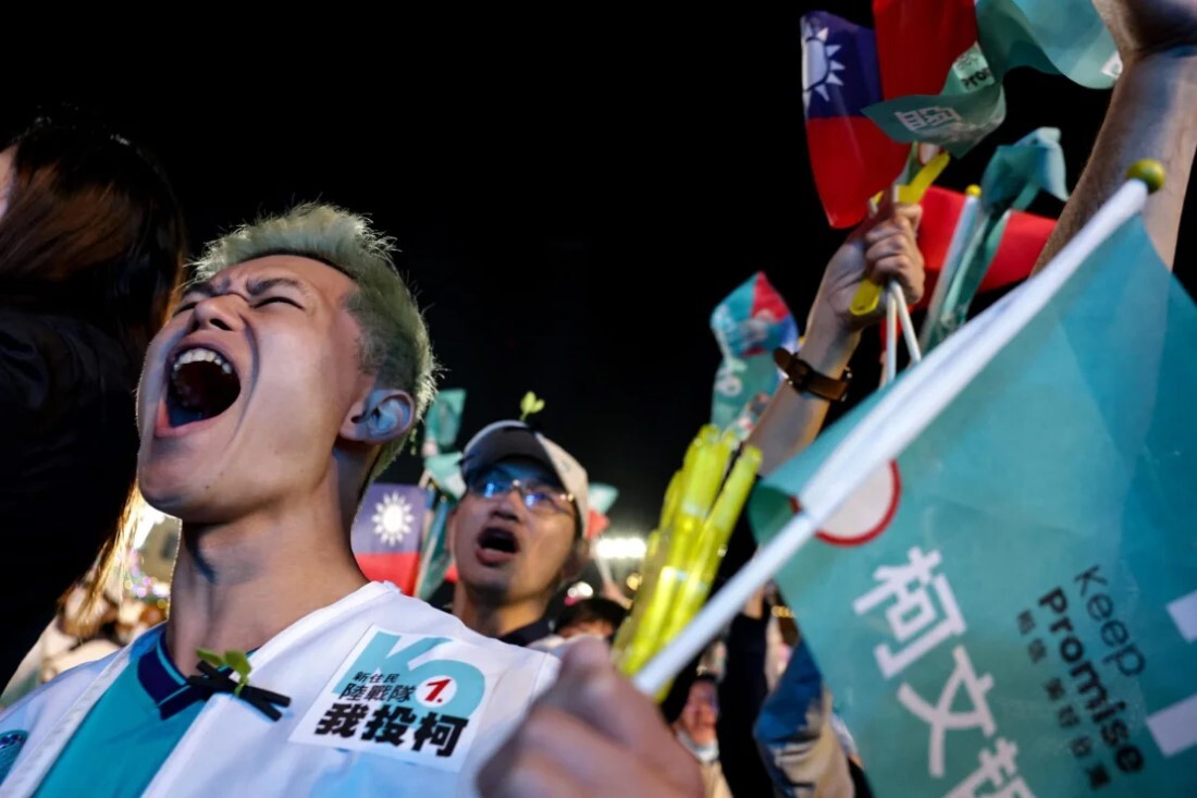 台湾民衆党の候補、柯文哲氏の集会で歓声を上げる支持者/I-Hwa Cheng/AFP/Getty Images