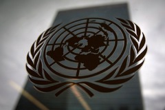 緊急着陸の国連ヘリ、テロ組織が奪取　ソマリア