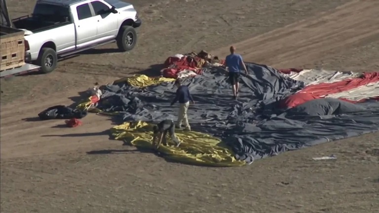 米アリゾナ州で熱気球が砂漠に不時着し、４人が死亡した/KNXV