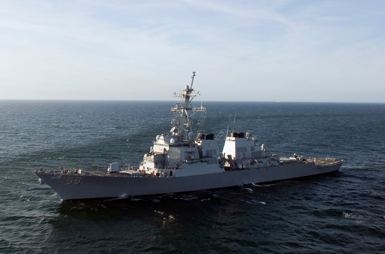 米駆逐艦「ラブーン」＝２０１２年３月、大西洋/Billy Ho/US Navy/Reuters/File