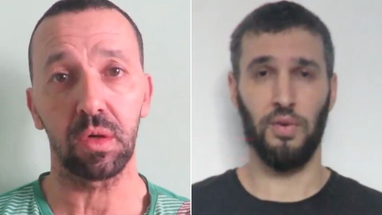 １４日にハマスが公開した映像に映っていたヨッシ・シャラビさん（左）とイタイ・スビルスキさん/EyePress/Reuters
