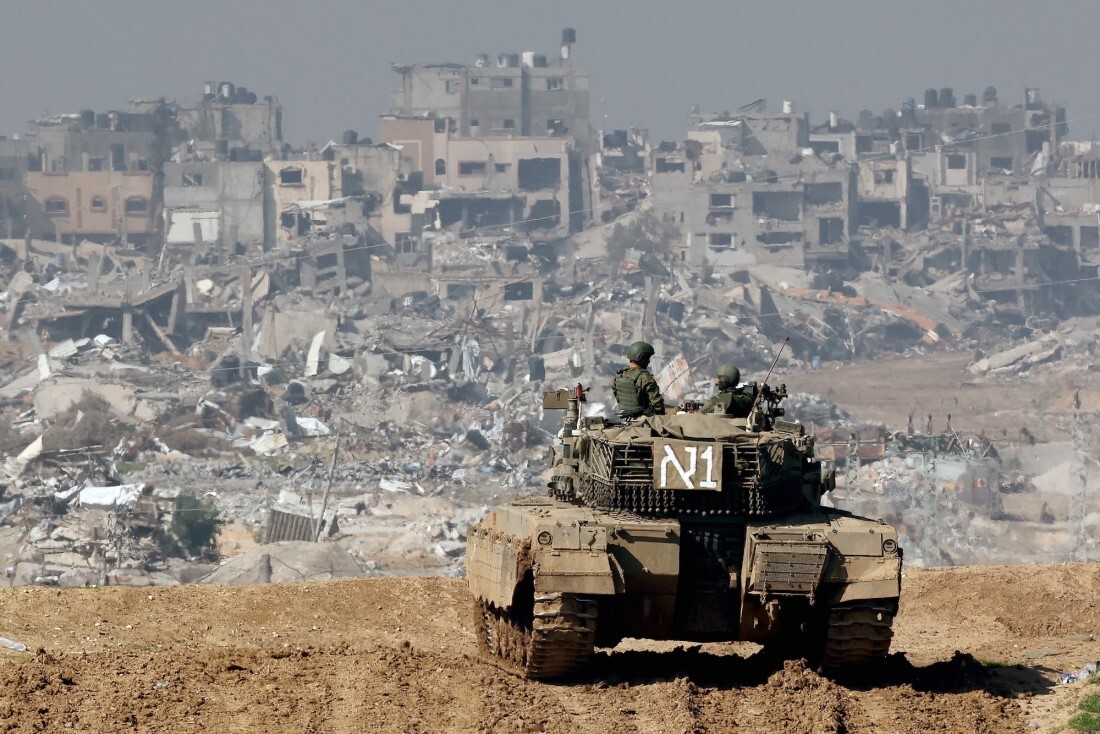 イスラエルの戦車＝１９日、イスラエルとパレスチナ自治区ガザ地区の境界付近/Jack Guez/AFP/Getty Images/File
