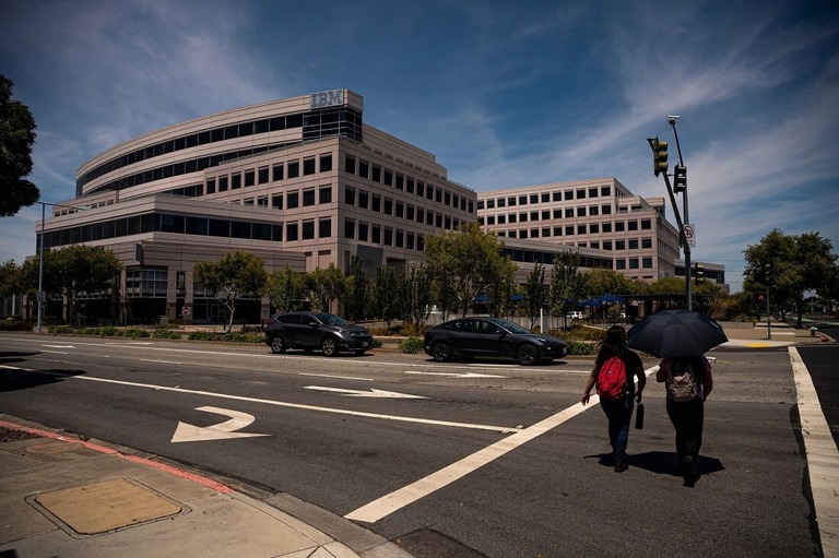 ＩＢＭの社屋＝２０２３年６月１４日＝米カリフォルニア州/Bloomberg/Bloomberg/Bloomberg via Getty Images