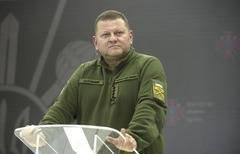 ウクライナ大統領、軍総司令官を解任へ　数日中に発表と情報筋