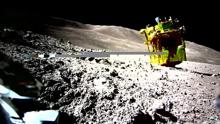 月面探査ロボット「ＬＥＶ―２」が捉えたＳＬＩＭの画像/JAXA