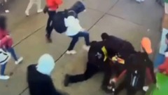 移民保護施設の外で警官襲撃、７人逮捕　米ＮＹ市
