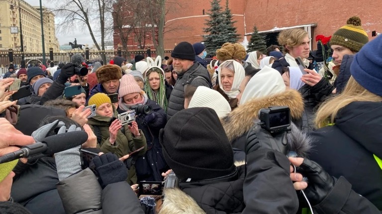 ロシアで動員から５００日を迎えたことを受けて抗議デモが行われた/Andre Ballin/dpa/AP