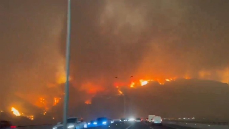 南米チリの各地で森林火災が多発している/Bomberos de Chile