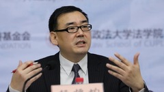 中国で拘束の豪作家、執行猶予付き死刑判決