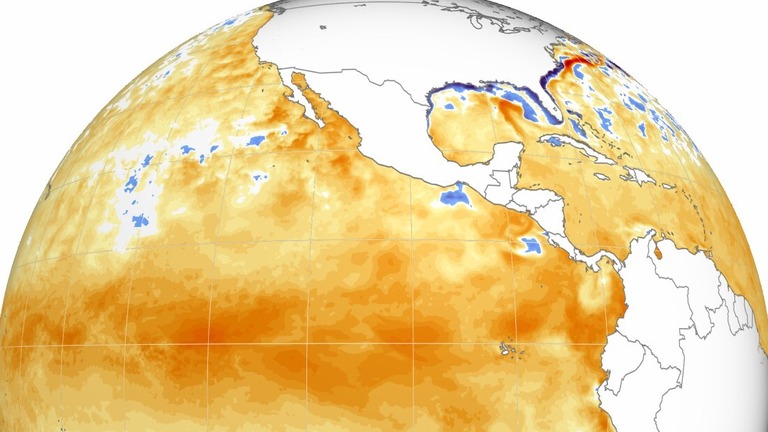 非常に強いエルニーニョが発生した太平洋東部。濃いオレンジ色は平年より暖かい地域、青は平年より低い地域を示している＝７日/CNN Weather