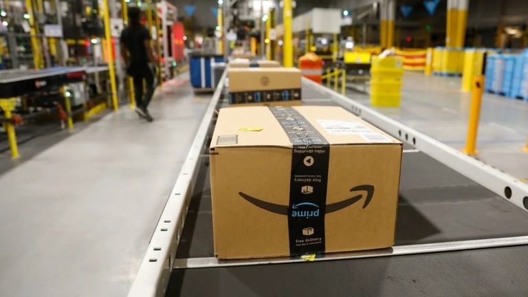 米国の代表的な株価指標「ダウ工業株３０種平均」の構成銘柄にＩＴ大手アマゾンが採用された/Octavio Jones/Getty Images
