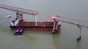 貨物船衝突で橋が真っ二つ、車落ち５人死亡　中国・広州