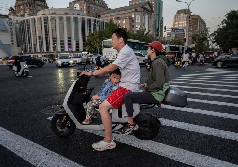 中国の養育費が世界でも有数の高額にのぼっているという/Kevin Frayer/Getty Images via CNN Newsource