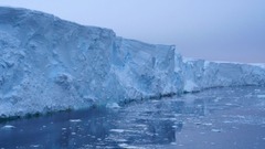 南極の「ドゥームズデー氷河」、急速な融解は１９４０年代から　新研究