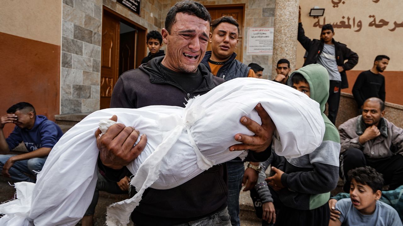 戦闘続くガザの死者数、３万人超える　地元の保健省発表