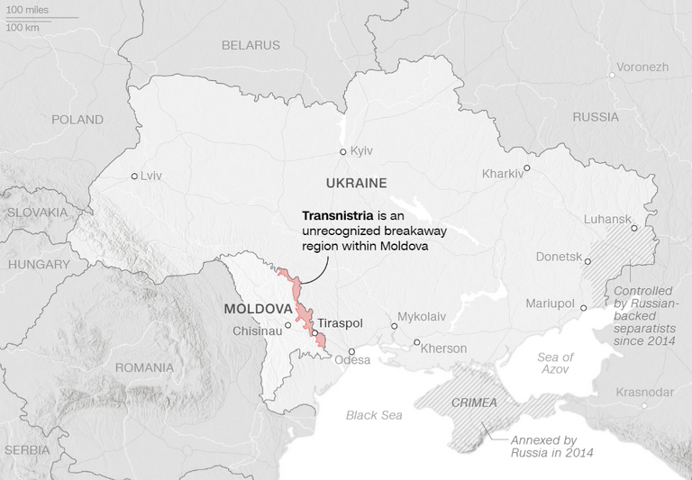 赤い地域がトランスニストリア。モルドバ国内の承認されていない分離派地域/Source: Encyclopedia Britannica  Graphic: Natalie Croker and Lou Robinson, CNN