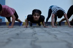 女性にも自分らしい生き方を　レスリングで人生を切り開くインドの少女たち