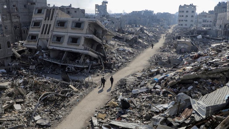 イスラエル軍の攻撃によって破壊されたパレスチナ自治区ガザ地区北部＝２月/Mahmoud Issa/Reuters
