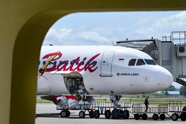 インドネシアの航空会社、バティックエアの国内線で、機長と副操縦士が同時に眠りに落ち航路を外れる事態が起きた/Chaideer Mahyuddin/AFP/Getty Images via CNN Newsource