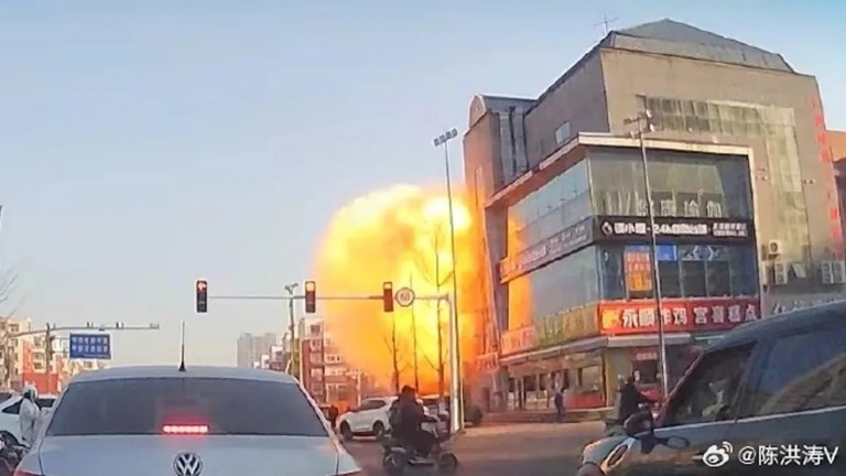 北京の東郊に位置する三河市の飲食店で、大規模な爆発が発生した/Weibo