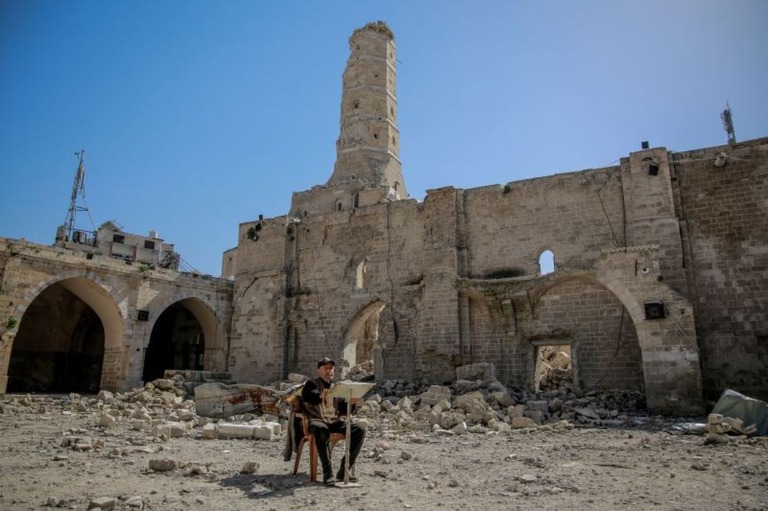 イスラエル軍の爆撃で破壊されたガザ市内のモスク/Omar Qattaa/Anadolu/Getty Images