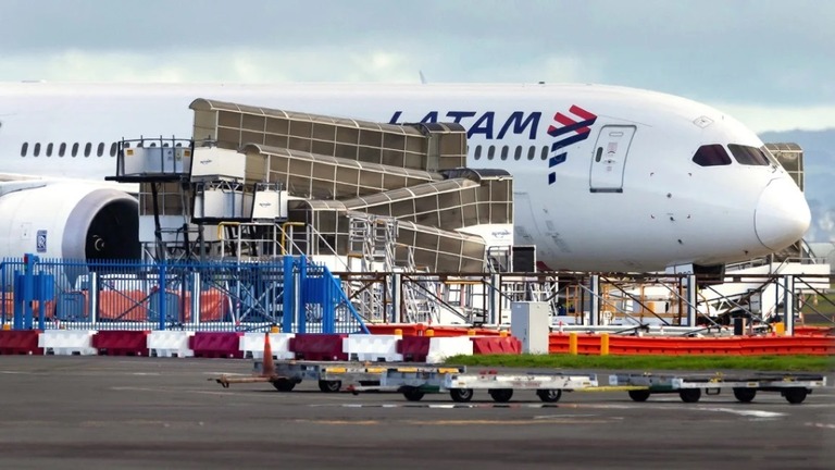 チリのラタム航空が運航するボーイング７８７ドリームライナー/Brett Phibbs/AFP via Getty Images