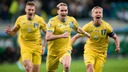 ウクライナ、サッカーのユーロ本大会に進出　観客席から歓喜の声