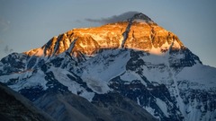 エベレスト登山道、外国人の利用を再開　中国