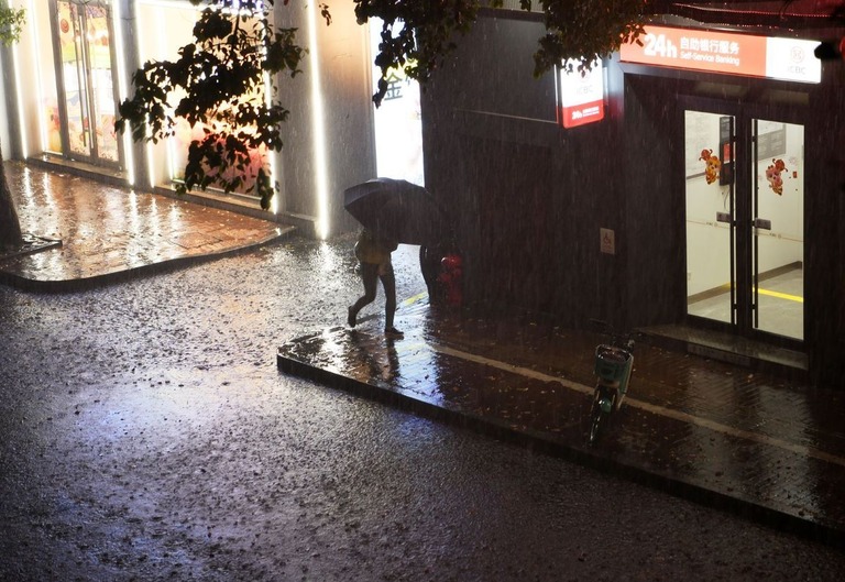 江西省の省都・南昌市は２日、大雨に見舞われた/CFOTO/Future Publishing/Getty Images
