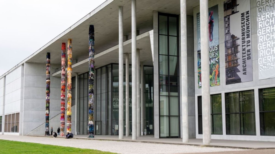 独美術館の従業員、自作を展示して解雇に - CNN.co.jp 独美術館の従業員、自作を展示して解雇に - CNN.co.jp