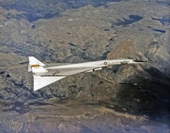 ＸＢ７０はコンコルドの１．５倍近い時速約３２００キロで飛行できた